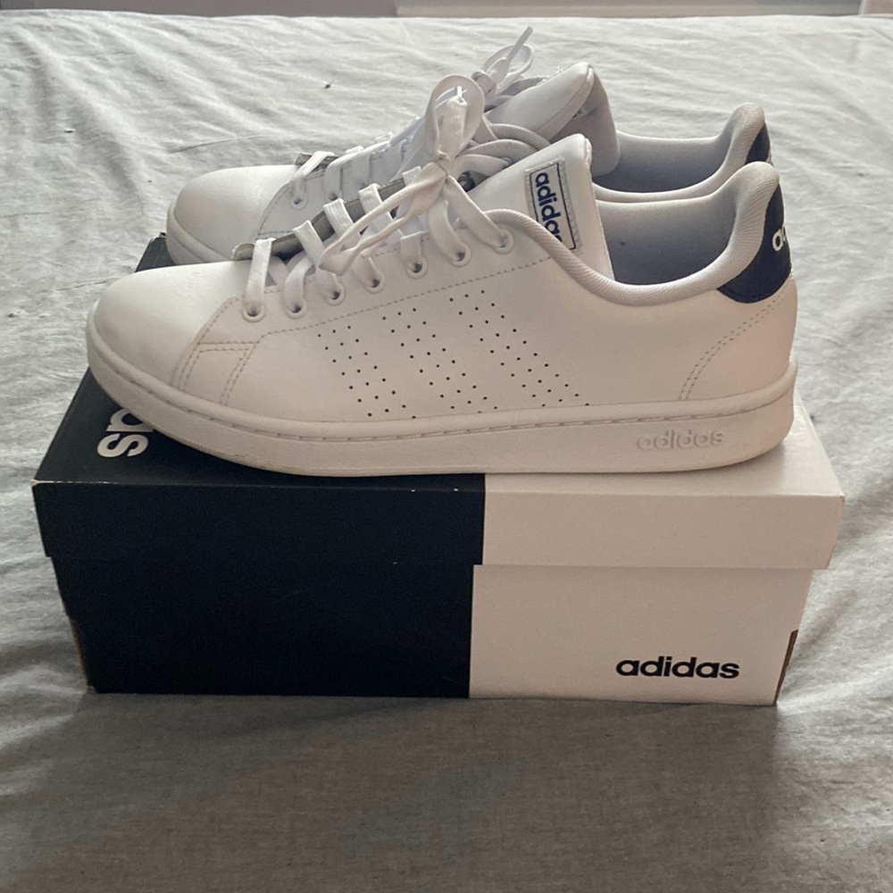Adidas Advantage Sneakers